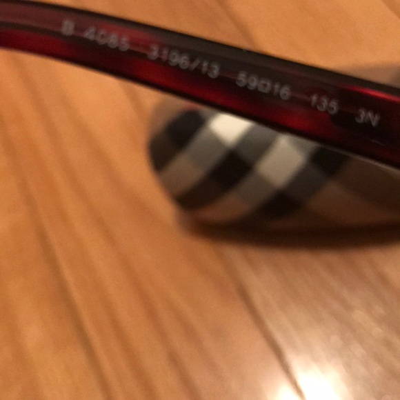 Burberry berry colored sunglasses - Picture 4 of 6